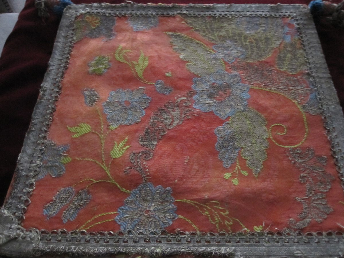 Corporel liturgique en soie brodée et fils d'argent. XVIIIe siècle-photo-7