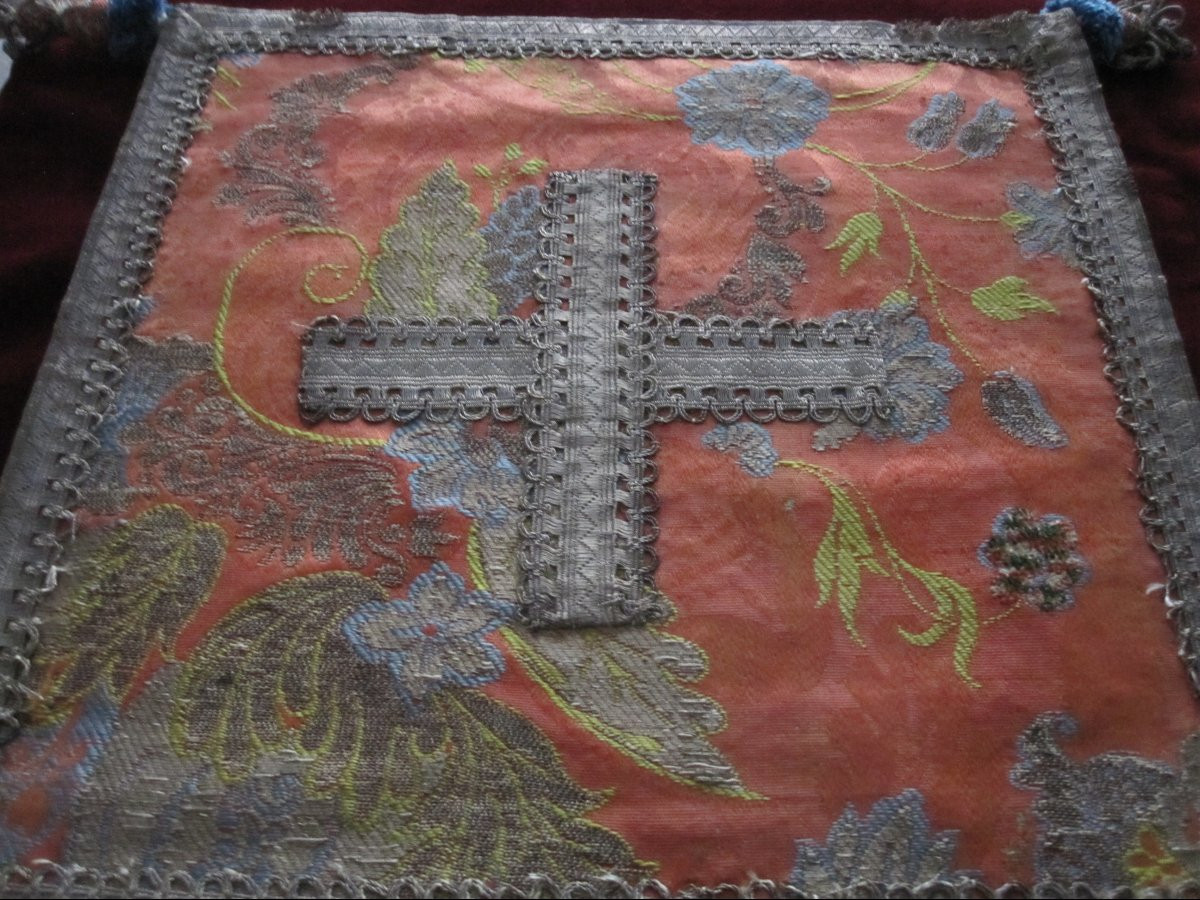Corporel liturgique en soie brodée et fils d'argent. XVIIIe siècle-photo-8