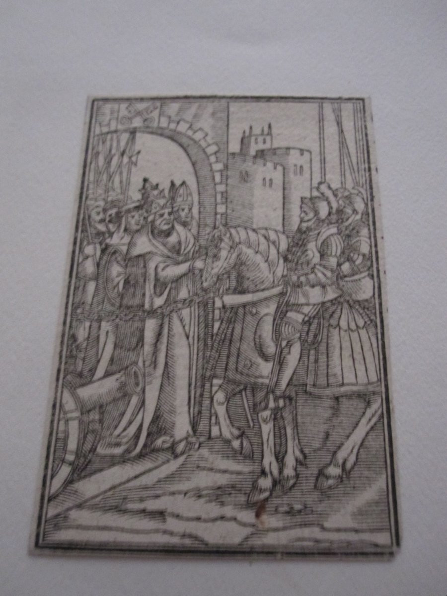 Petite gravure sur bois du XVIe siècle. Un chevalier reçu par le pape aux portes de la ville.-photo-2