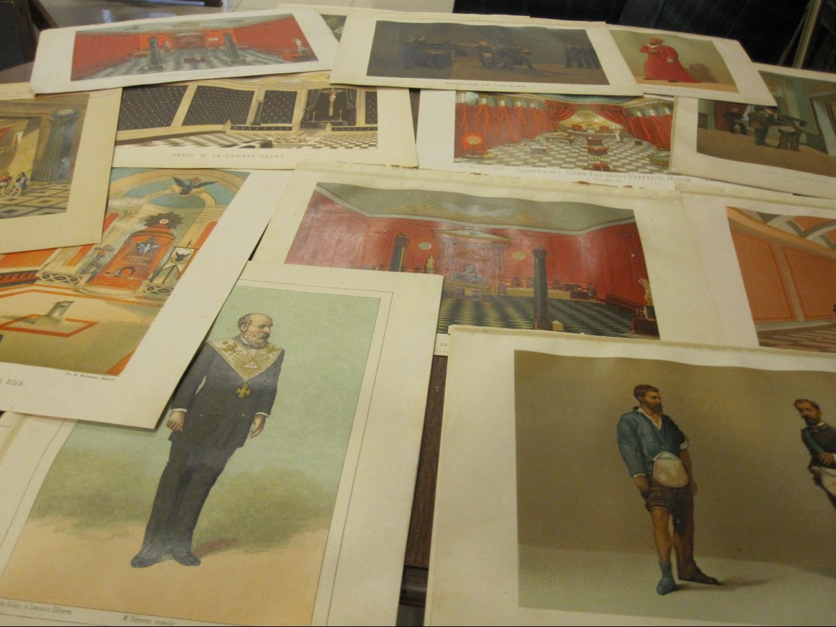 FRANC-MAÇONNERIE : 17 PLANCHES CHROMOLITHOGRAPHIQUES : LOGES, RITUELS ET VÊTEMENTS MAÇONNIQUES.-photo-2