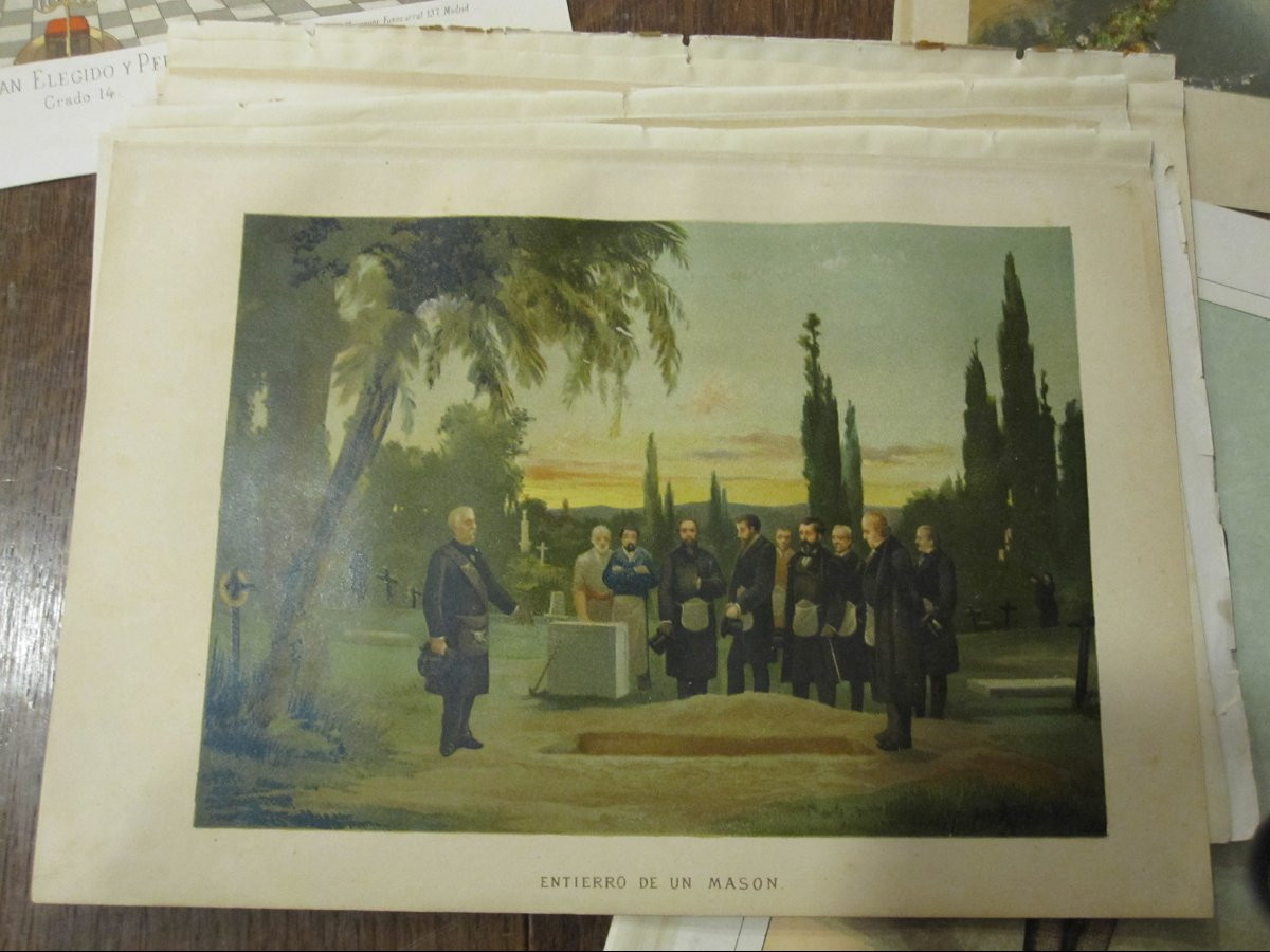 FRANC-MAÇONNERIE : 17 PLANCHES CHROMOLITHOGRAPHIQUES : LOGES, RITUELS ET VÊTEMENTS MAÇONNIQUES.-photo-5