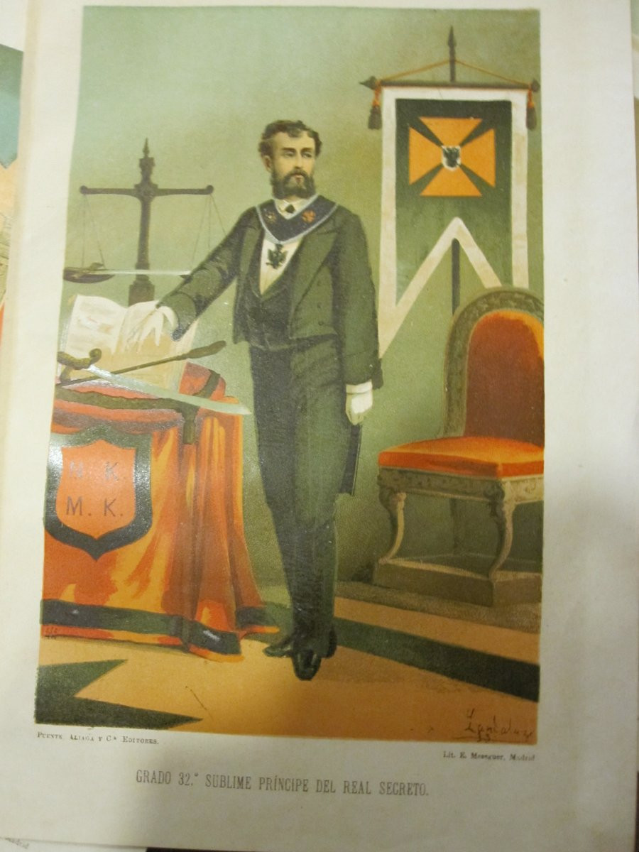 FRANC-MAÇONNERIE : 17 PLANCHES CHROMOLITHOGRAPHIQUES : LOGES, RITUELS ET VÊTEMENTS MAÇONNIQUES.-photo-7