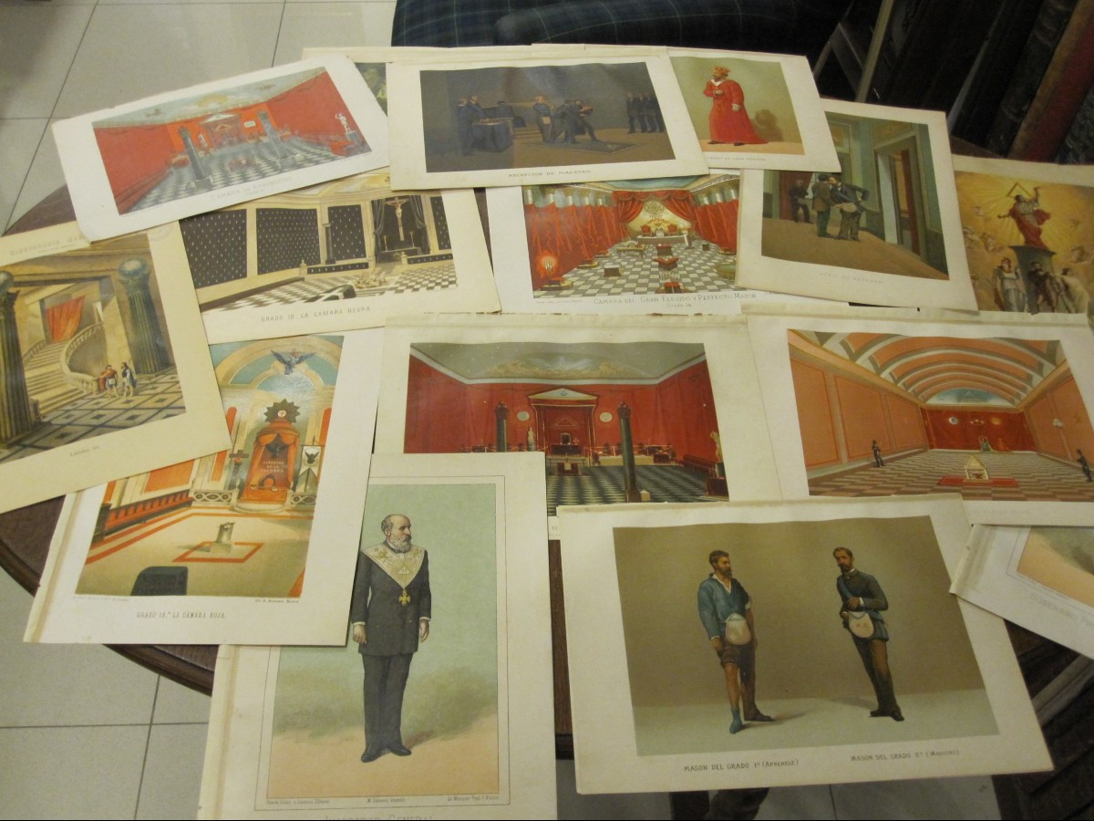 FRANC-MAÇONNERIE : 17 PLANCHES CHROMOLITHOGRAPHIQUES : LOGES, RITUELS ET VÊTEMENTS MAÇONNIQUES.