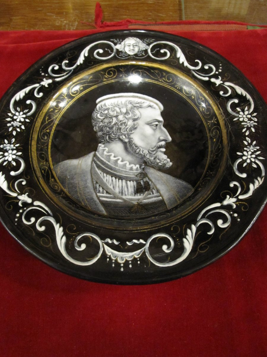 Coupe en émail de Limoges. Ornée d'un portrait en grisaille de l'empereur Charles Quint.-photo-3