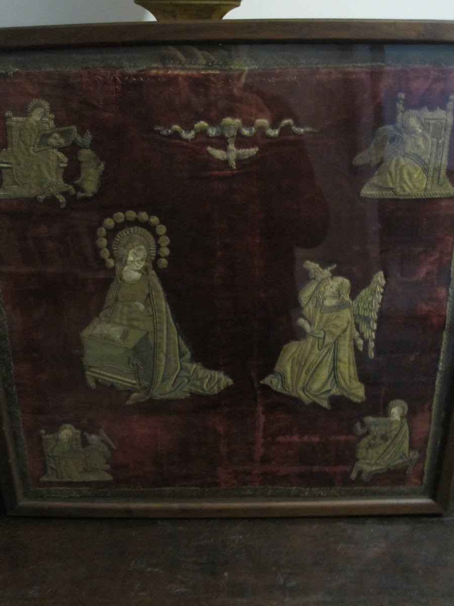 Tissu de velours brodé d'une Annonciation et des quatre Évangélistes. XVe ou XVIe siècle-photo-3