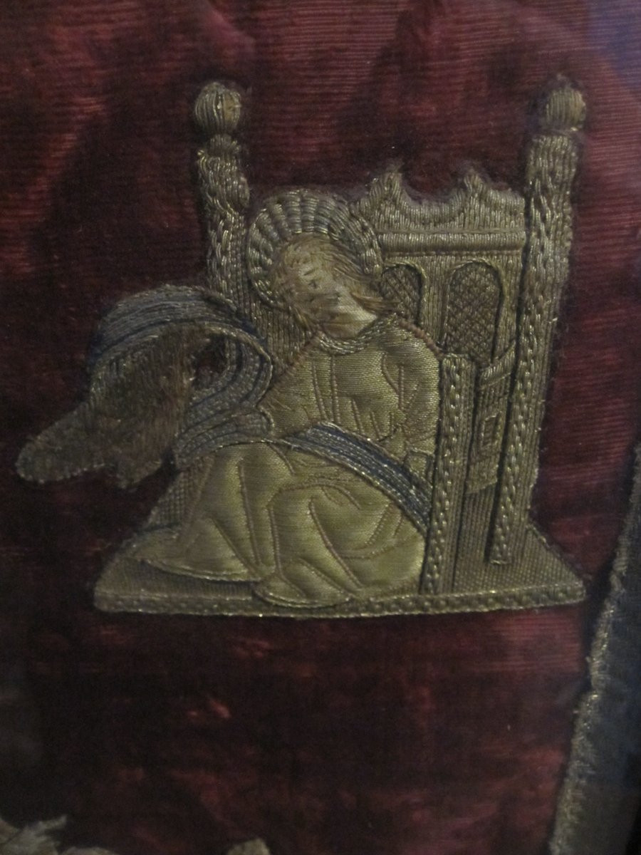Tissu de velours brodé d'une Annonciation et des quatre Évangélistes. XVe ou XVIe siècle-photo-4
