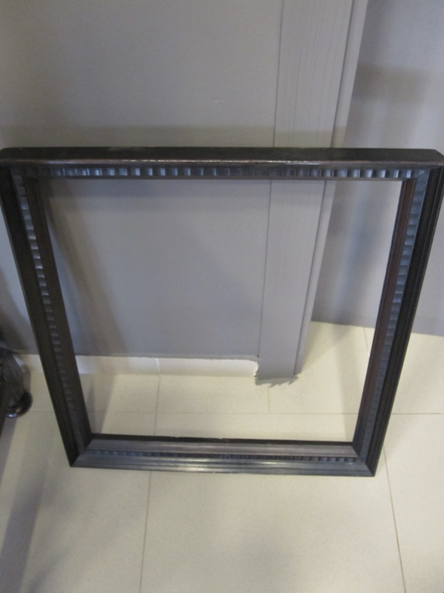 Cadre hollandais, XVIIe siècle. En bois. Dimensions extérieures : 57 x 62 cm.