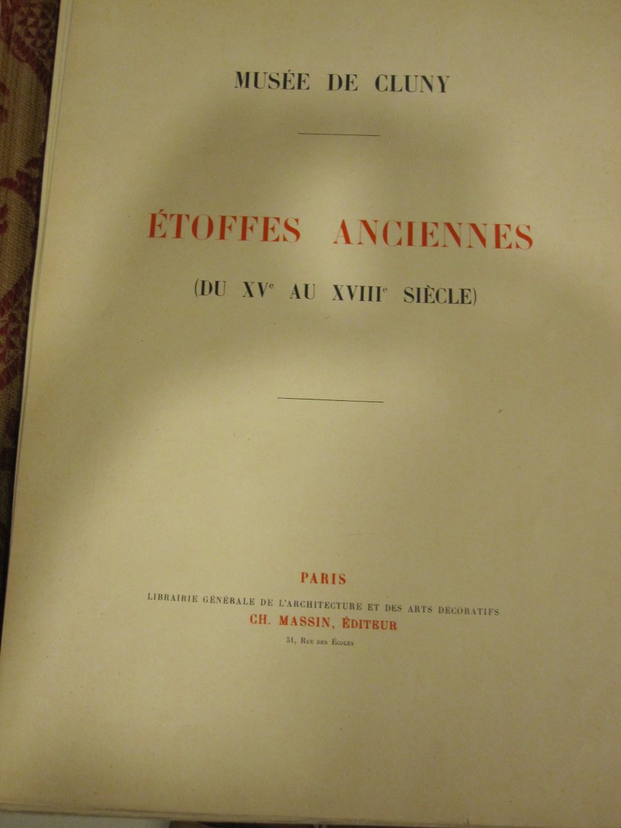 Musee De Cluny.  Etoffes Ancinnes De XV Au XVIII Siecle. Folder Of 52 Sheets 45 X 33 Cm-photo-2