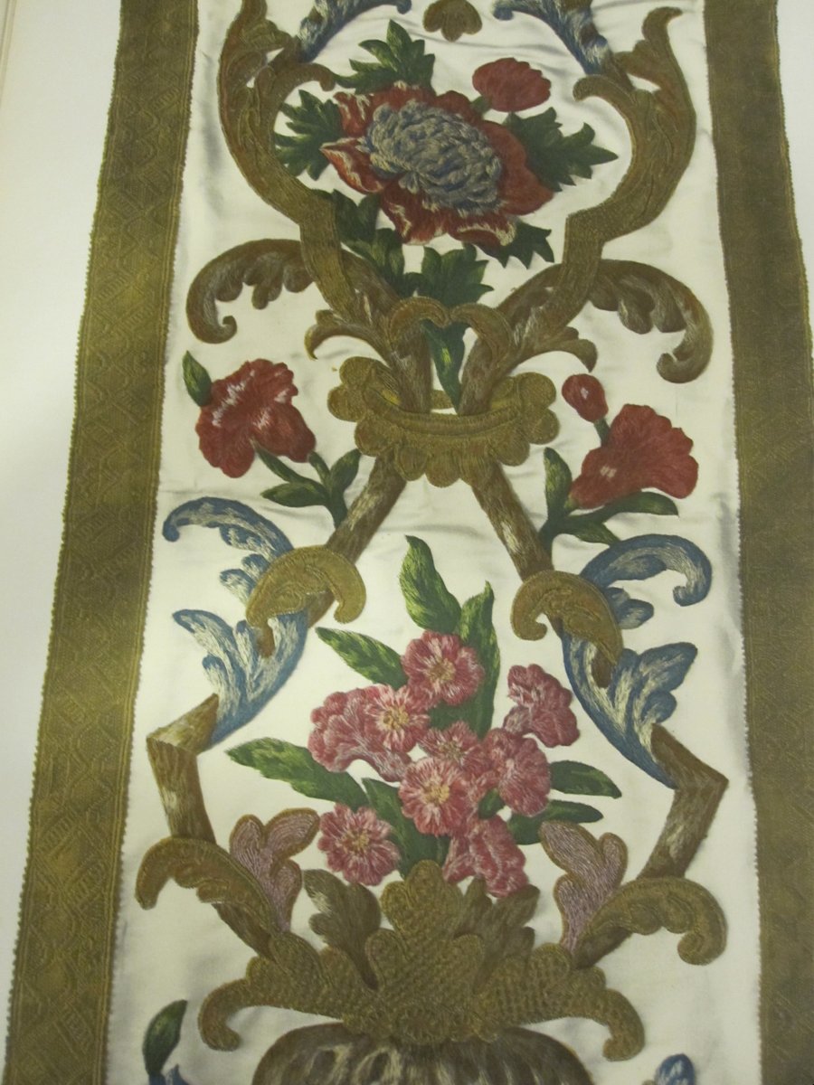 Musee De Cluny.  Etoffes Ancinnes De XV Au XVIII Siecle. Folder Of 52 Sheets 45 X 33 Cm-photo-2