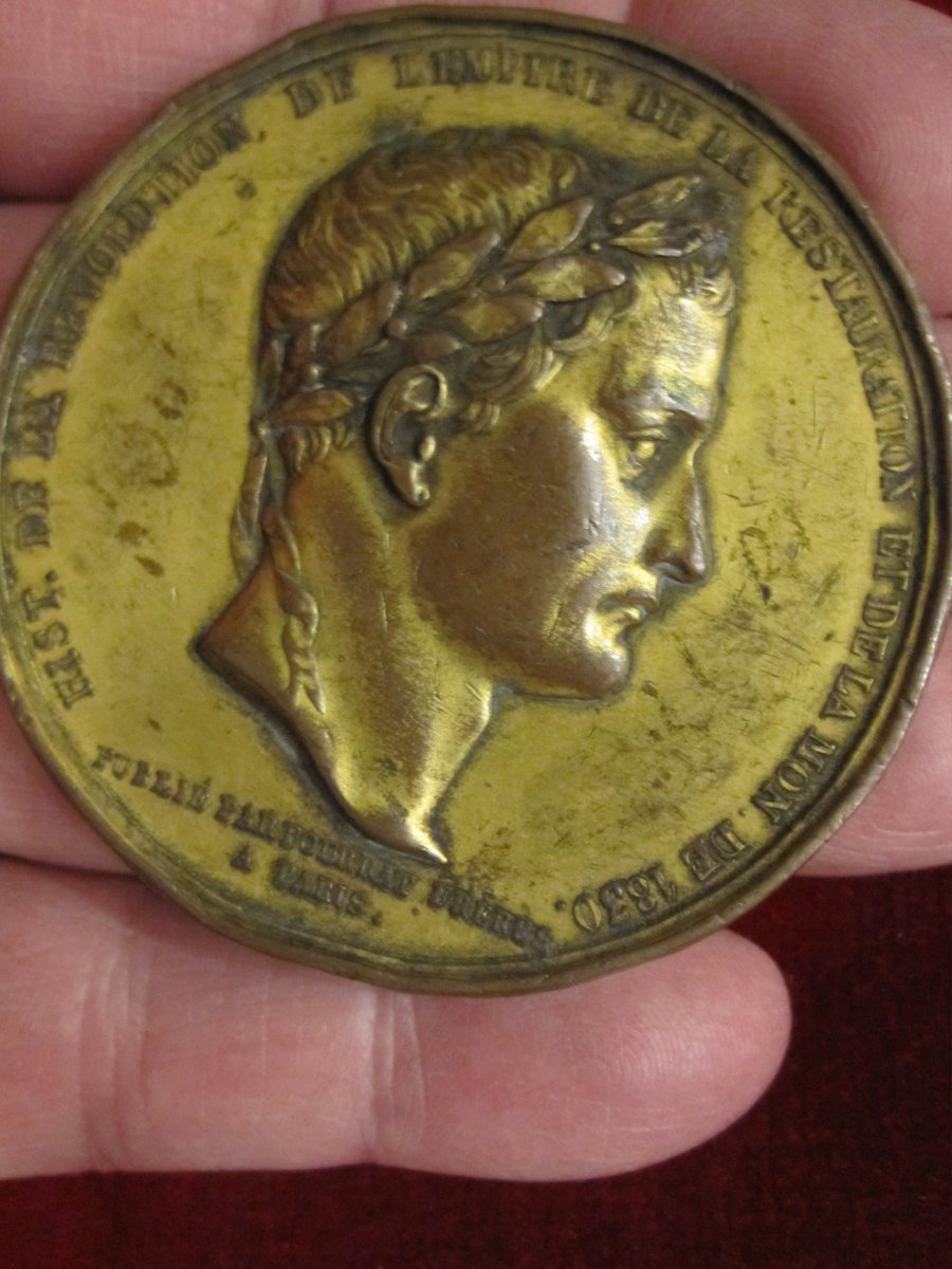 Commemorative Medal In Gilded Copper Depicting The History Of France. Bust Of Napoleon. 183