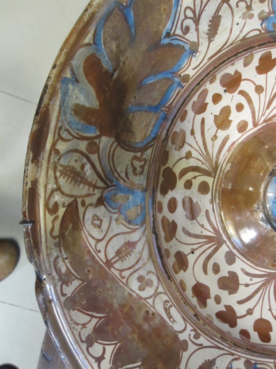 Hispano-moorish Glazed Earthenware Plate. Manises (valencia), 16th Century-photo-1