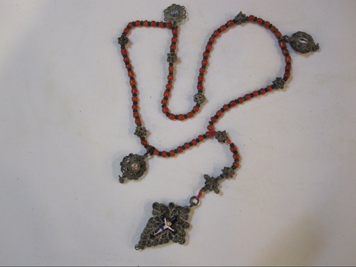 Chapelet en filigrane d'argent orné de corail et d'émail. Fin XVIIIe ou début XIXe siècle.-photo-3