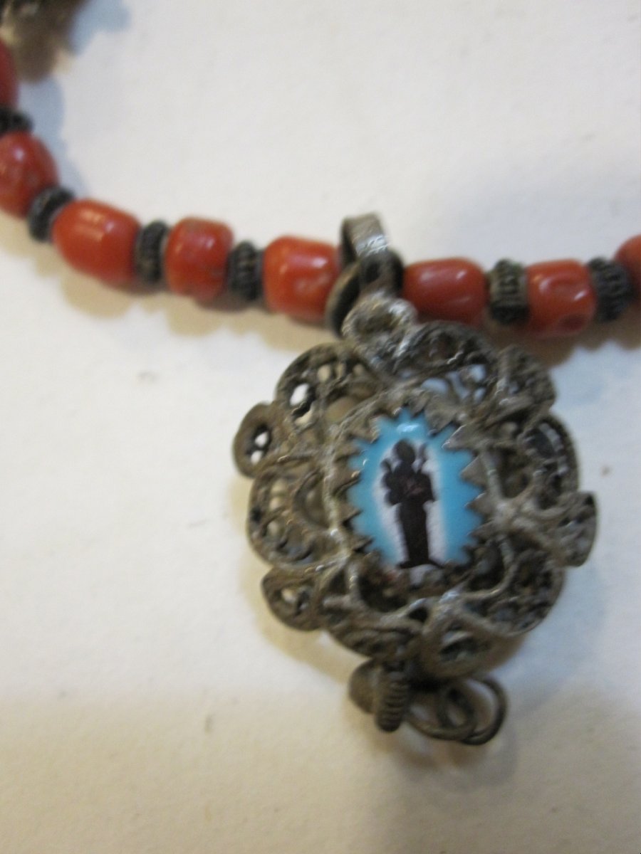 Chapelet en filigrane d'argent orné de corail et d'émail. Fin XVIIIe ou début XIXe siècle.-photo-6