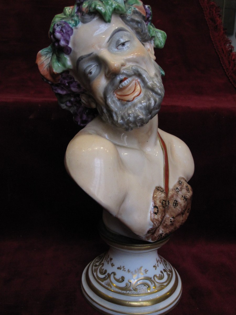 Figure De Bacchus Ou Satyre En Porcelaine De Capo Di Monti. S. XIX-photo-2