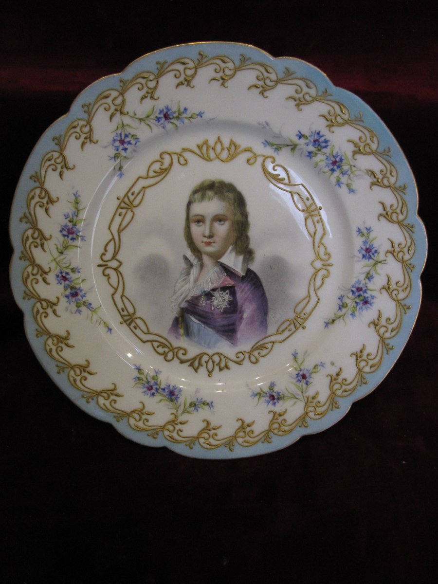 Assiette En Porcelaine De Sèvres. Portrait Du Dauphin Louis XVII-photo-2