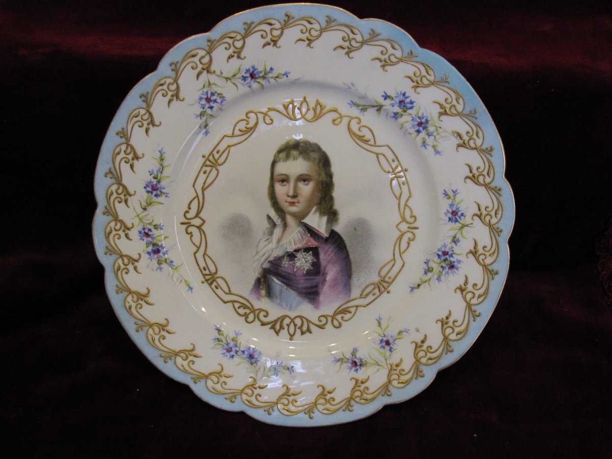 Assiette En Porcelaine De Sèvres. Portrait Du Dauphin Louis XVII-photo-4