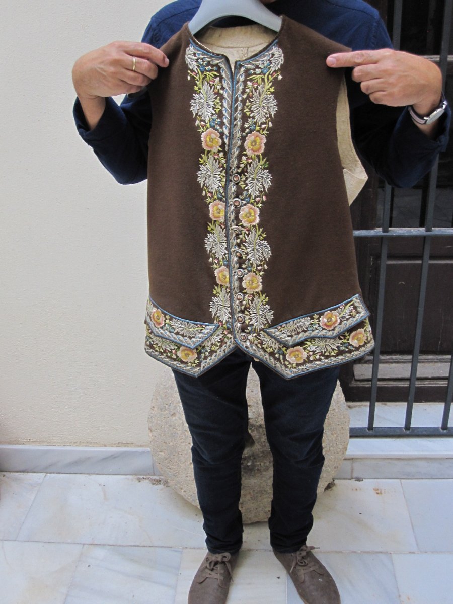 Vest Of S. XVIII In Fabric Embroidered In Colored Silk. Impeccable And Rare