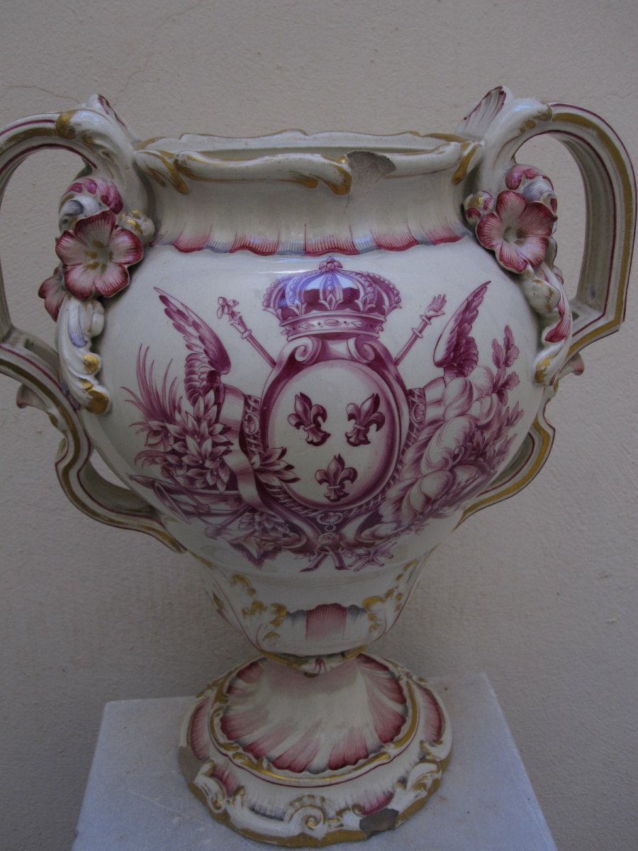 Grand Vase à Décor d'Armoiries Royales De France Et De Trophées. 18e Ou Début 19e Siècle