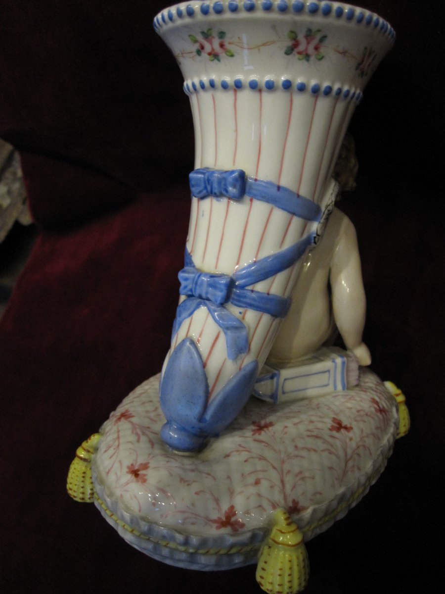 Bouquetière Avec Cupidon. Porcelaine Du 19ème Siècle-photo-4