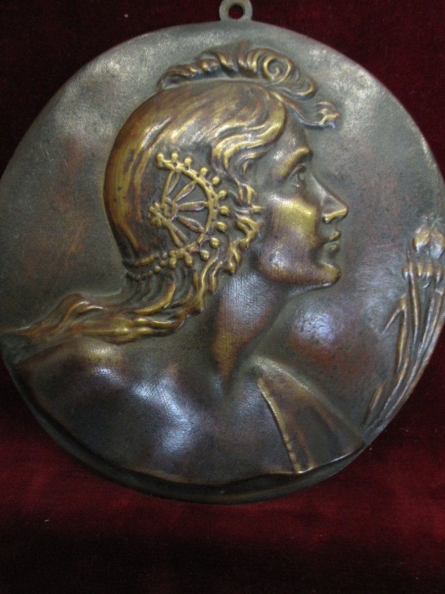 Médaillon Moderniste En Bronze Représentant Une Femme Aux Coquelicots Comme Allégorie Du Sommei-photo-2