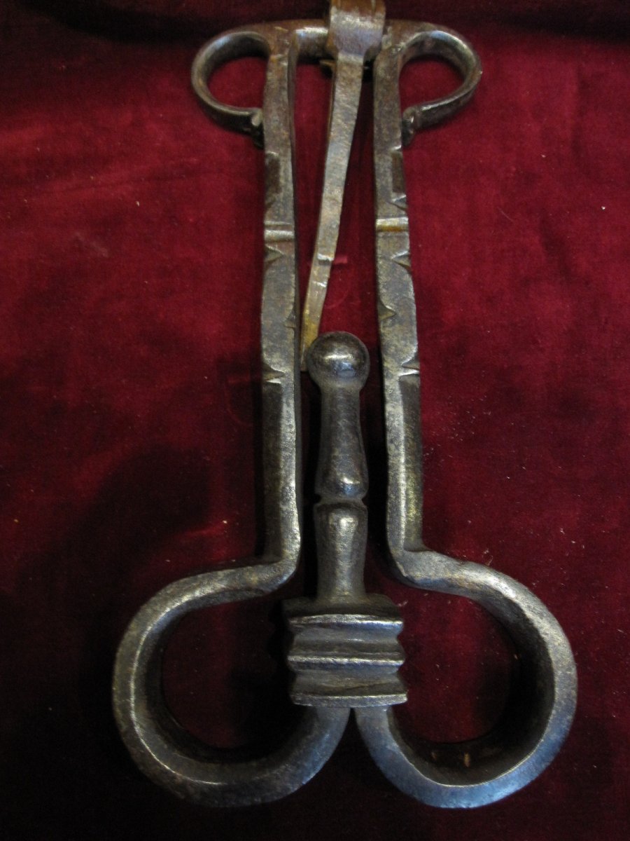 Gothic Wrought Iron Door Knocker. Spanish Work From The 15th Or 16th Century-photo-3