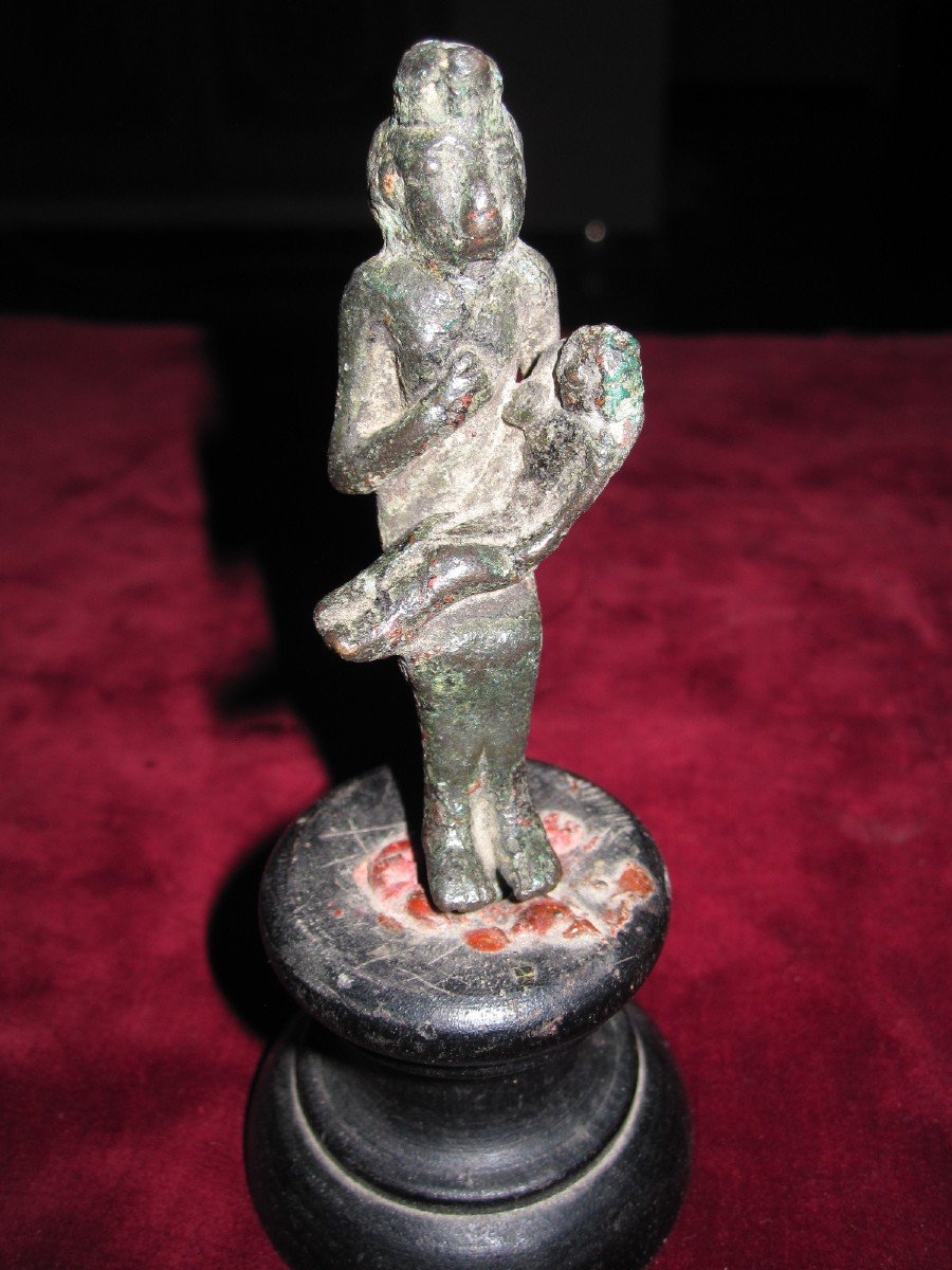 Isis With Harpocrates. Ptolemaic Bronze Statuette.-photo-3