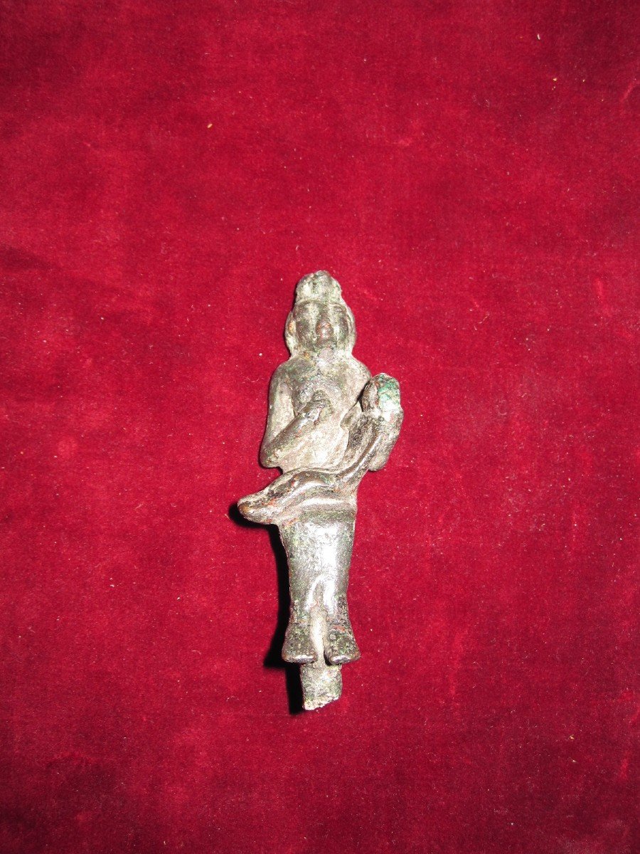 Isis Avec Harpocrate. Statuette En Bronze d'époque Ptolémaïque.-photo-1