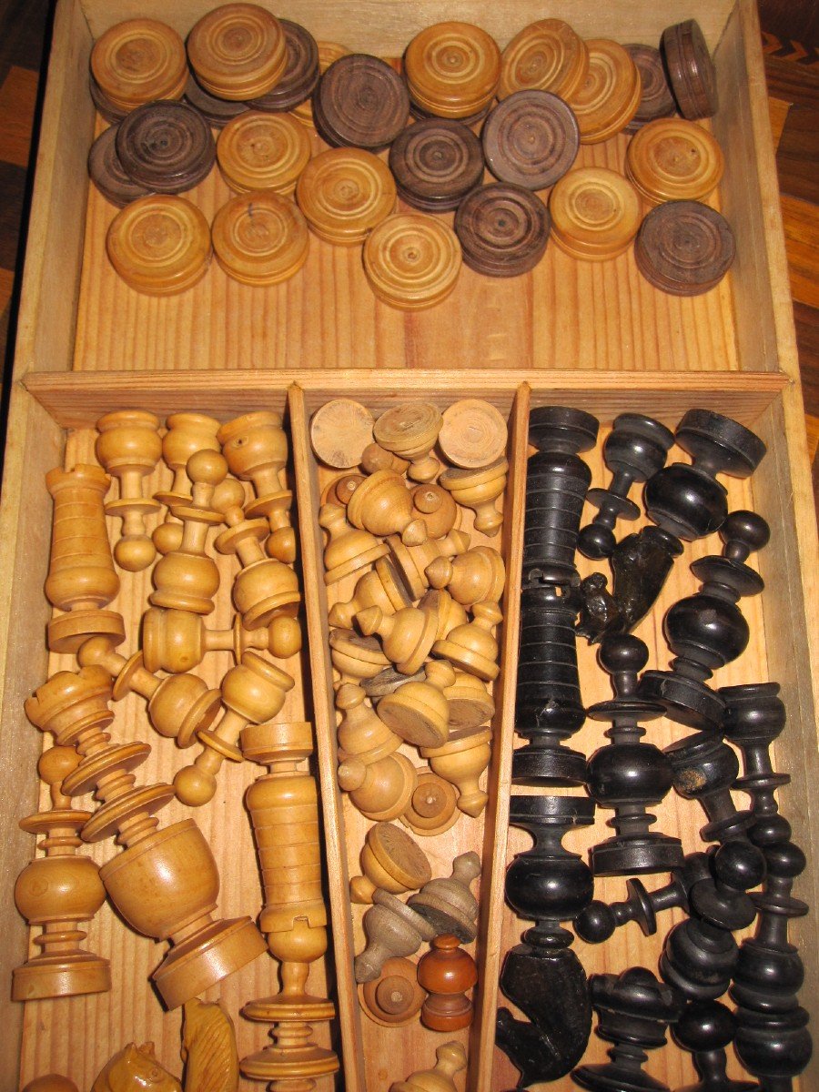 Marquetry Game For Checkers And Castle Assault. With Its Turned Wood Shavings-photo-4