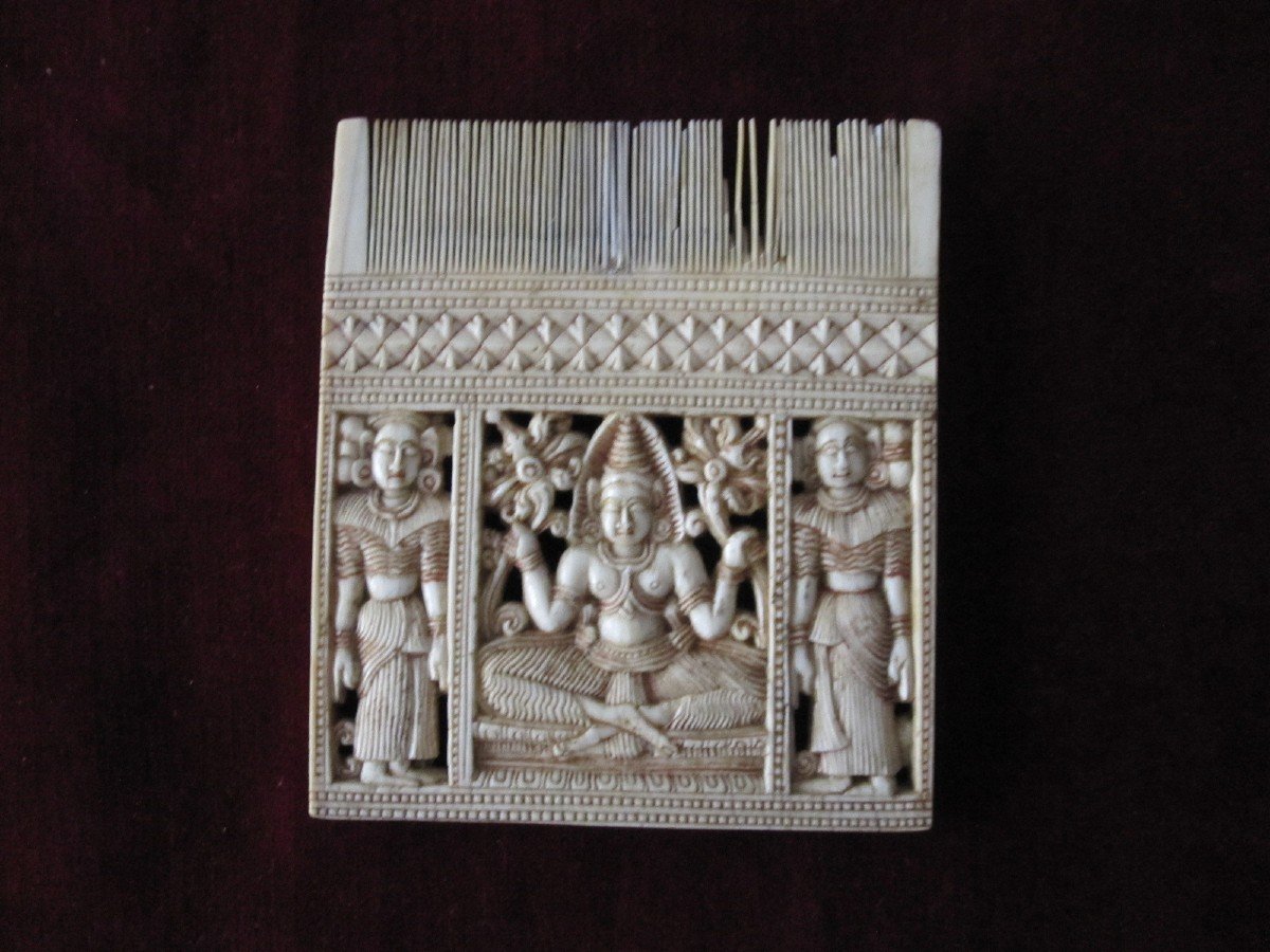 Comb Carved In Ivory. India Or Sri Lanka 18th Century