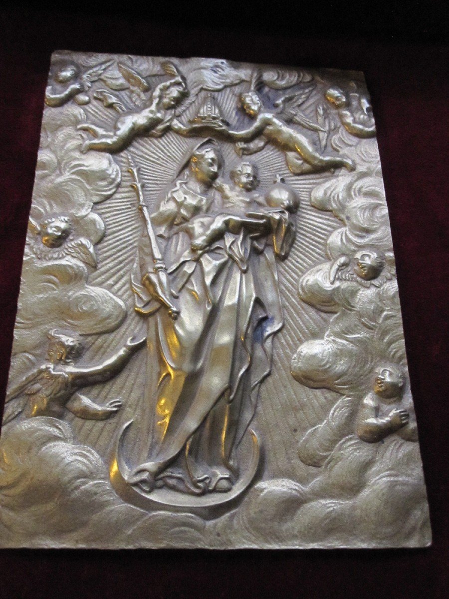 Virgin Crowned With Angels. Bronze Devotion Plaque. Habsburg 17th Century-photo-2