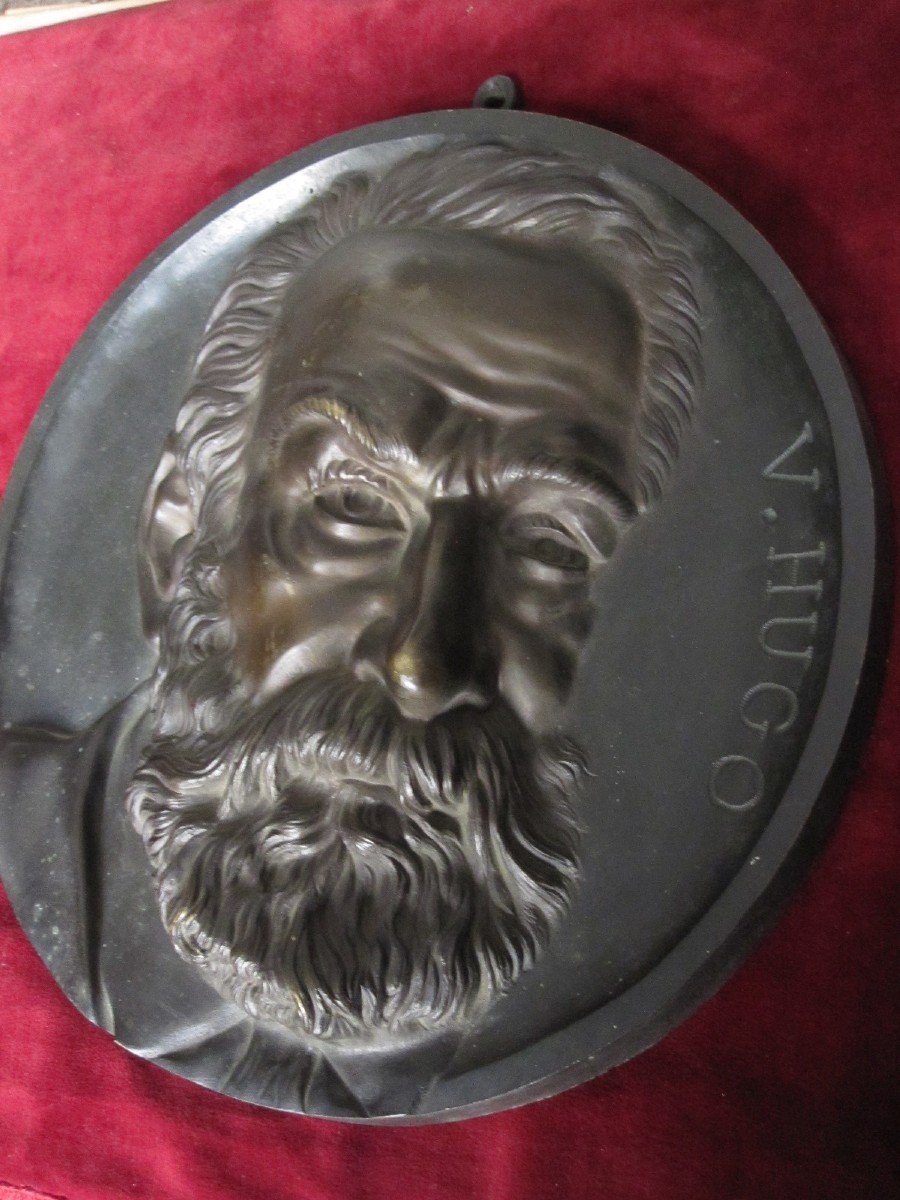 Tondo Or Medallion In Bronze With Portrait Of Victor Hugo-photo-3