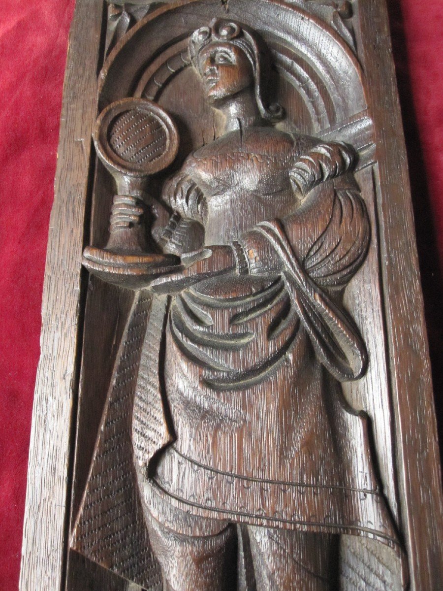 Panneau Renaissance En Bois Sculpté Représentant Une Figure Allégorique De La Prudence-photo-4