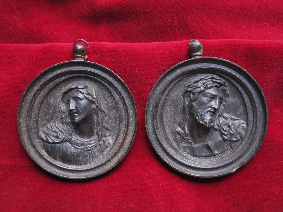 Eccehomo And Painful. Pair Of Large Cast Iron Medallions. 17th Or 18th Century