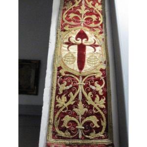 Velvet And Silk Fabric Embroidered With The Cross And Shells Of The Apostle Santiago. XVI Century