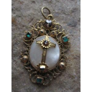 Seventeenth Century Pendant In Gold, Mother Of Pearl And Small Emeralds And Diamonds. Hispanic America