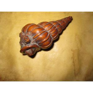 Netsuke En Forme d'Escargot Avec Une Grenouille, En Buis De l'ère Meiji