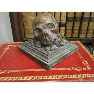 MEMENTO MORI. ESCULTURA EN BRONCE MACIZO DEL ARTISTA OLMEDO ARRUFAT. SIGLO XX.