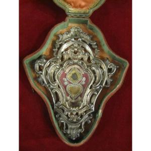 Reliquaire baroque en argent de saint Pie V, pape de 1566 à 1572, dans son écrin d'origine