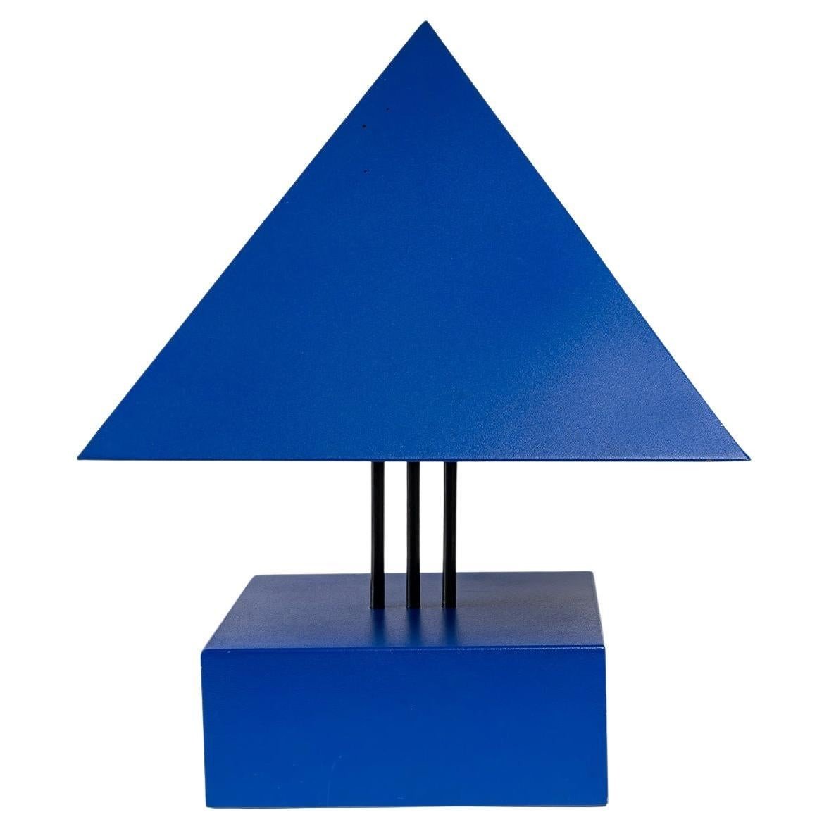 Lampe Triangle En Métal Peinte Bleu d'Alain Letessier, 1987