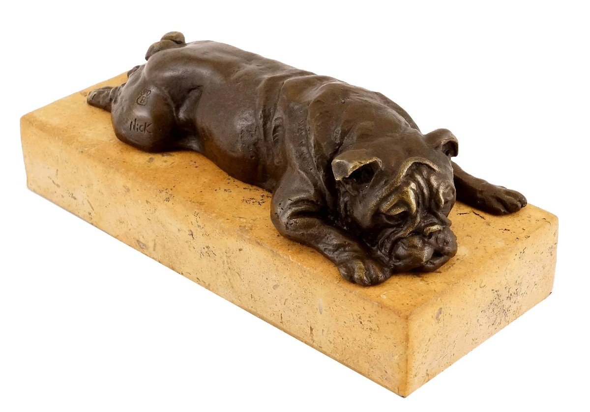 Sculpture Animalière En Bronze D’un Chien Bulldog, Socle En Pierre 