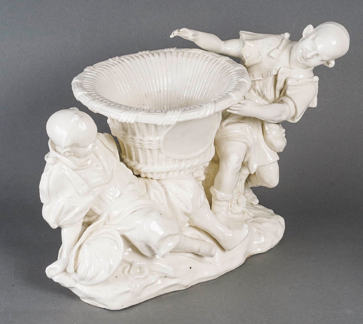 White Porcelain Planter, Chinese, Early 20th Century.-photo-4