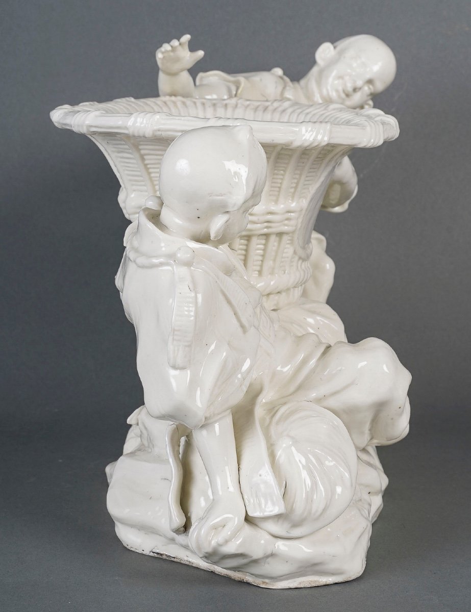 White Porcelain Planter, Chinese, Early 20th Century.-photo-1