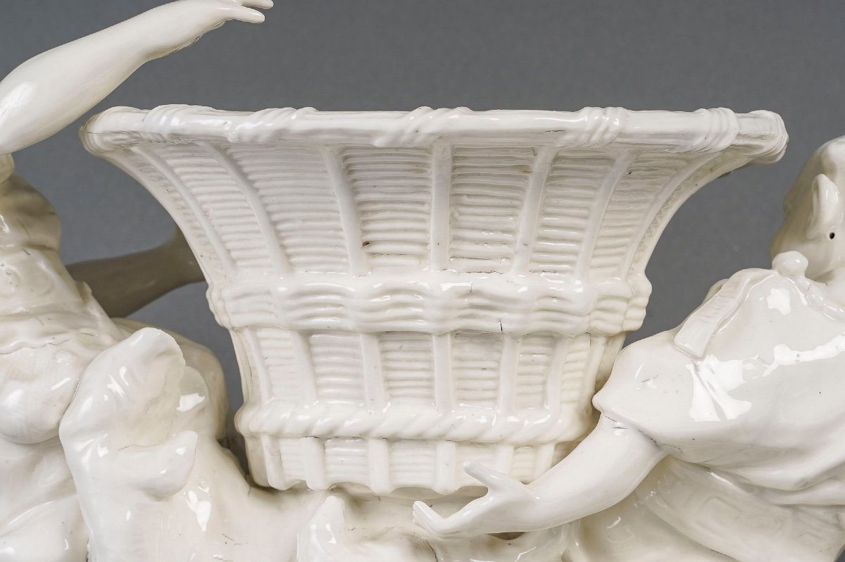 White Porcelain Planter, Chinese, Early 20th Century.-photo-3
