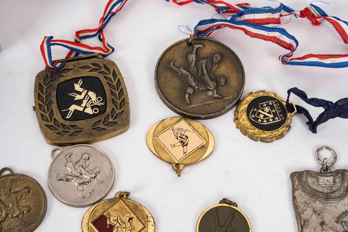 Lot Of 25 Sports Competition Medals, 20th Century.-photo-3