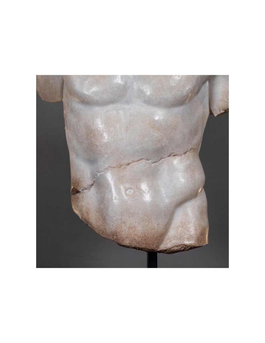 Sculpture de moyenne taille dans le goût de l’antique, belle patine, effet marbre blanc.-photo-1