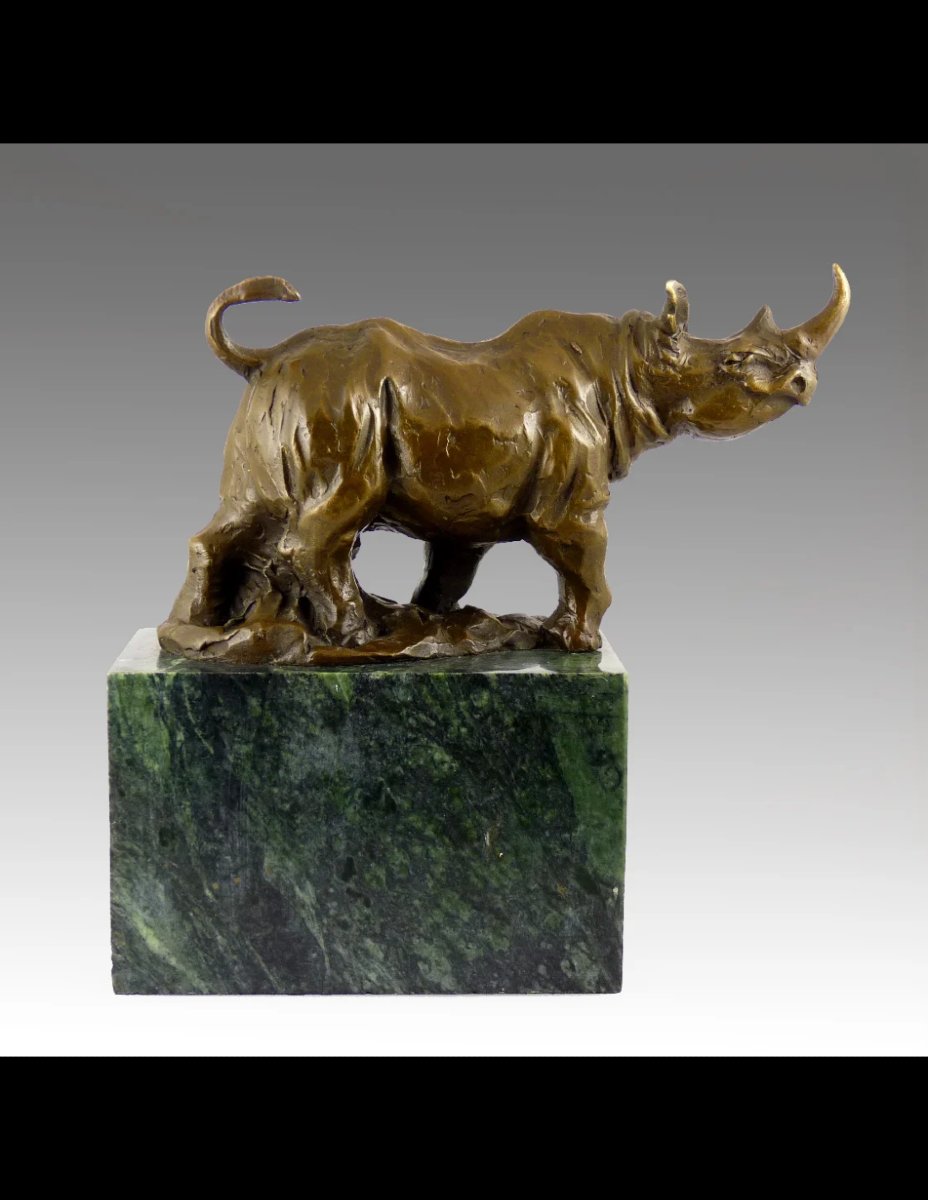Sculpture de Rhinocéros, statue en bronze, socle en marbre