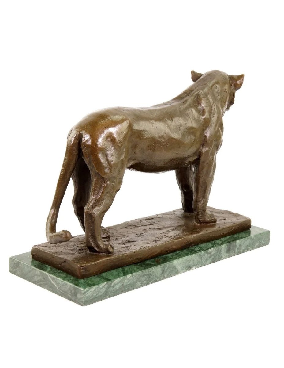 Sculpture animalière en bronze "Lionne Nubienne" d'après Rembrandt Bugatti-photo-1