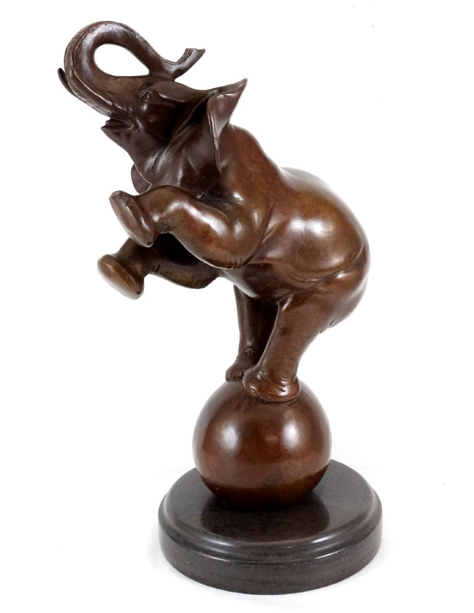 Sculpture Animalière en Bronze de Rembrandt Bugatti, Éléphant sur Balle-photo-2