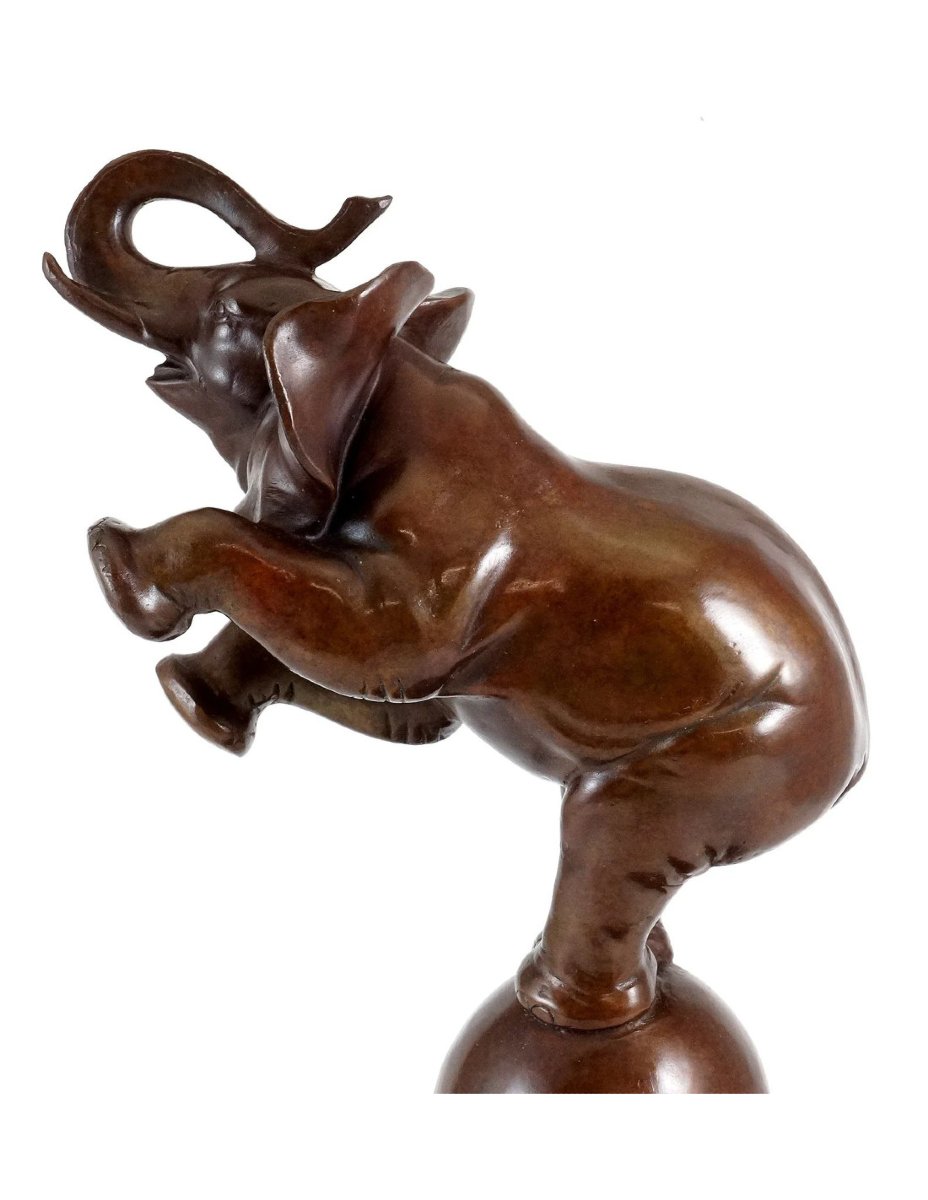 Sculpture Animalière en Bronze de Rembrandt Bugatti, Éléphant sur Balle