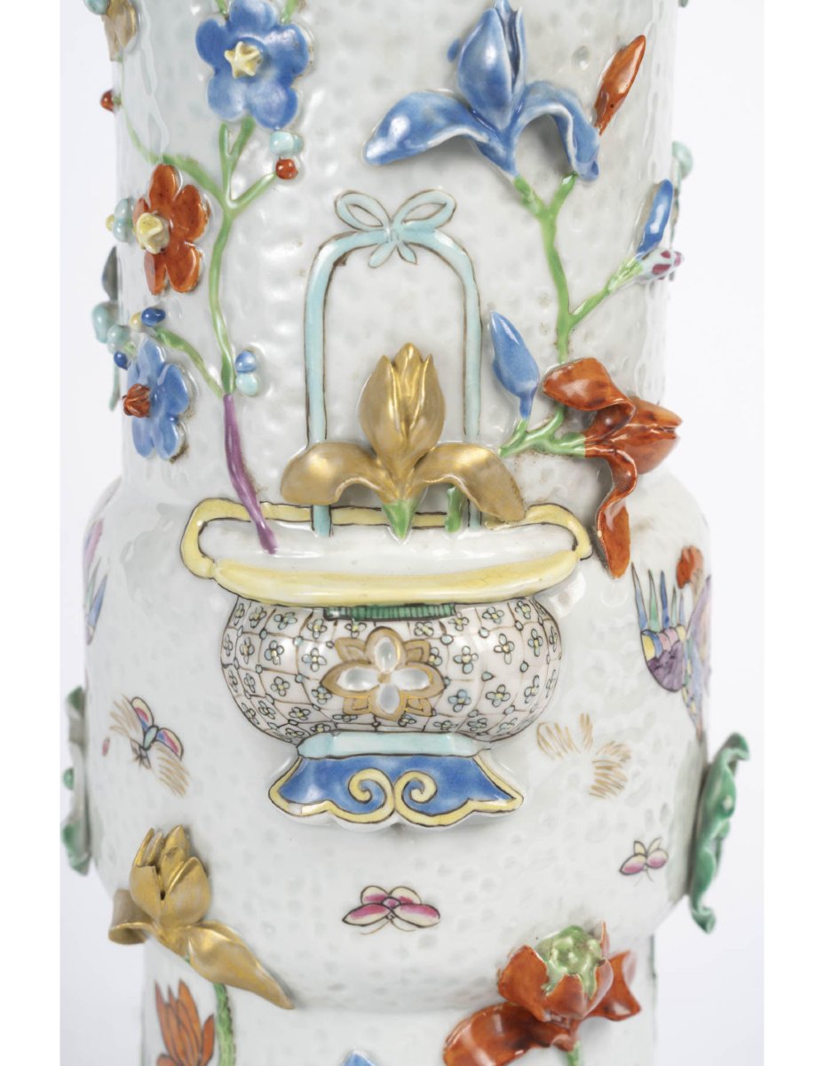 A Chinese-style Vase Made Of Glazed Porcelain.-photo-3